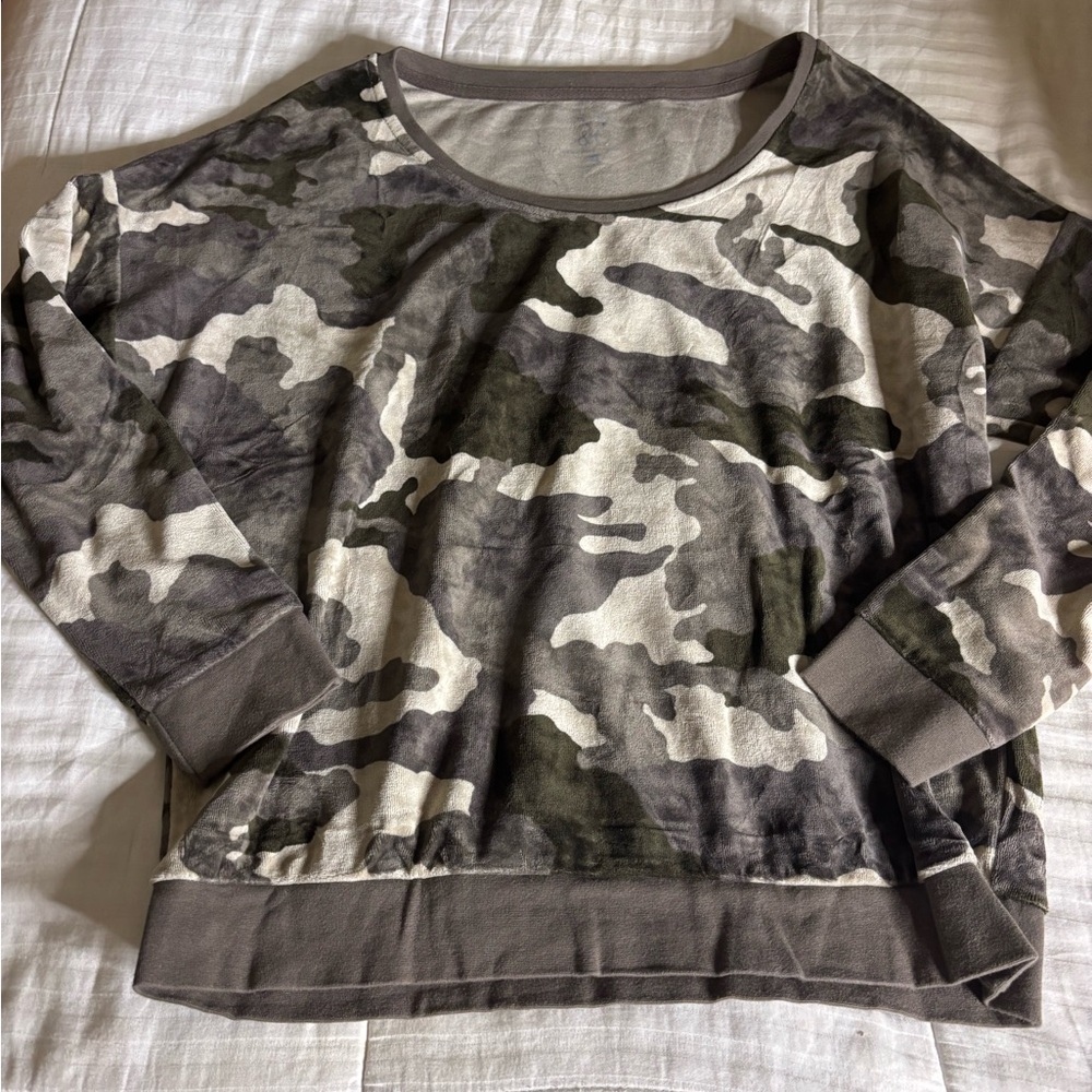 New York & Company Camouflage Women's Velour Sweatshirt